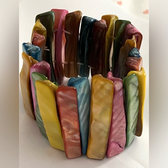 Shell rainbow of colors elastic bracelet EUC jewelry - Picture 13 of 14